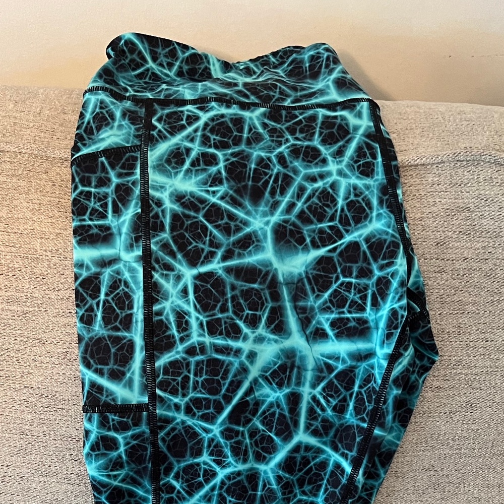 Constantly Varied Gear (CVG) Size Large Capri Leggings - Teal Passion